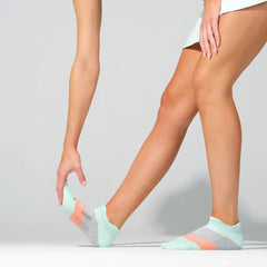 Feetures Elite Light Cushion No Show Tab Socks