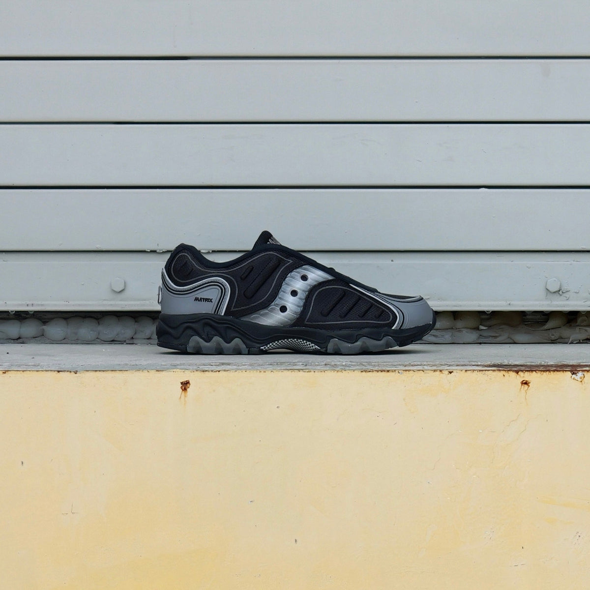 Saucony "Matrix" (Black/Metallic)